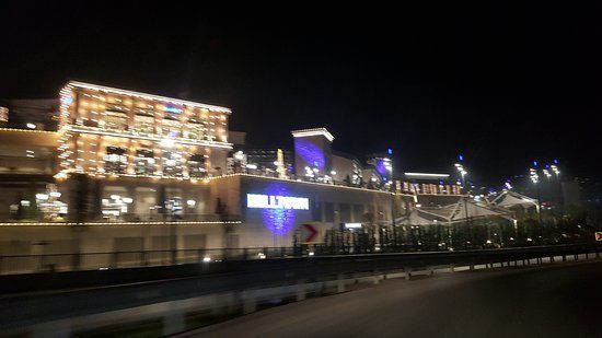 Centrul comercial Hilltown