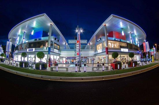 Centrul comercial Plaza del Duque