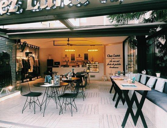 Chez Luna
