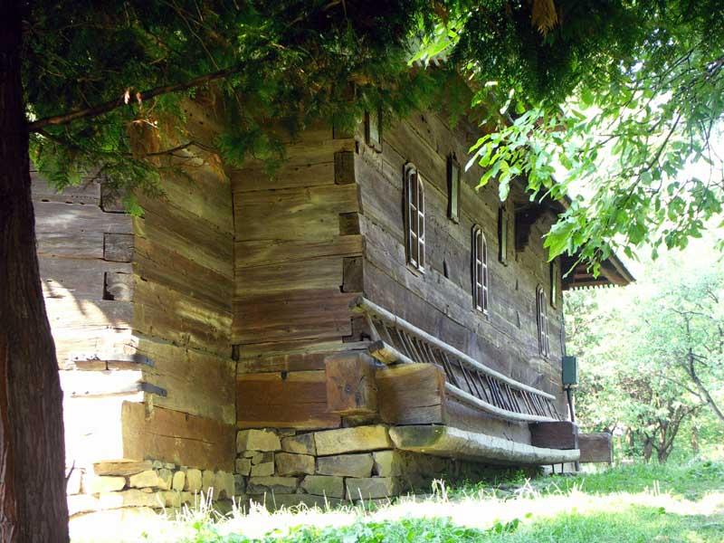 Biserica de lemn din Budești Josani