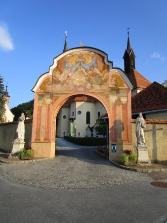 Biserica Sfintele Femei Mironosite